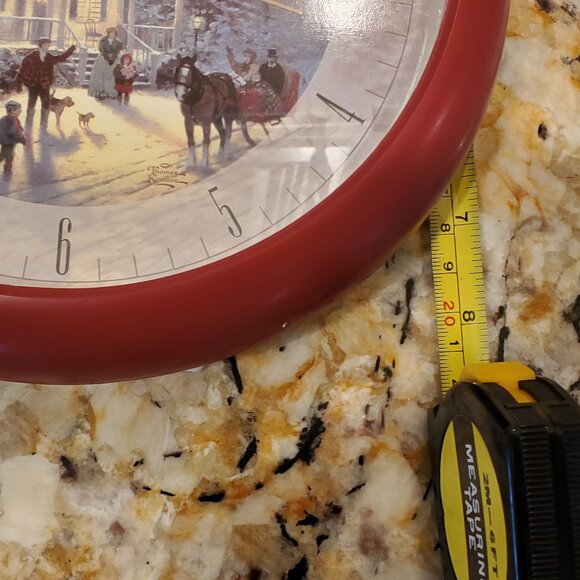 Thomas Kinkade CHRISTMAS Carol Clock 12 Songs VILLAGE 8" - Light Sensor NEW - Picture 8 of 9